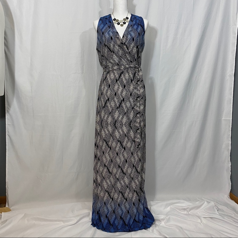 A Liz Claiborne stunning dress